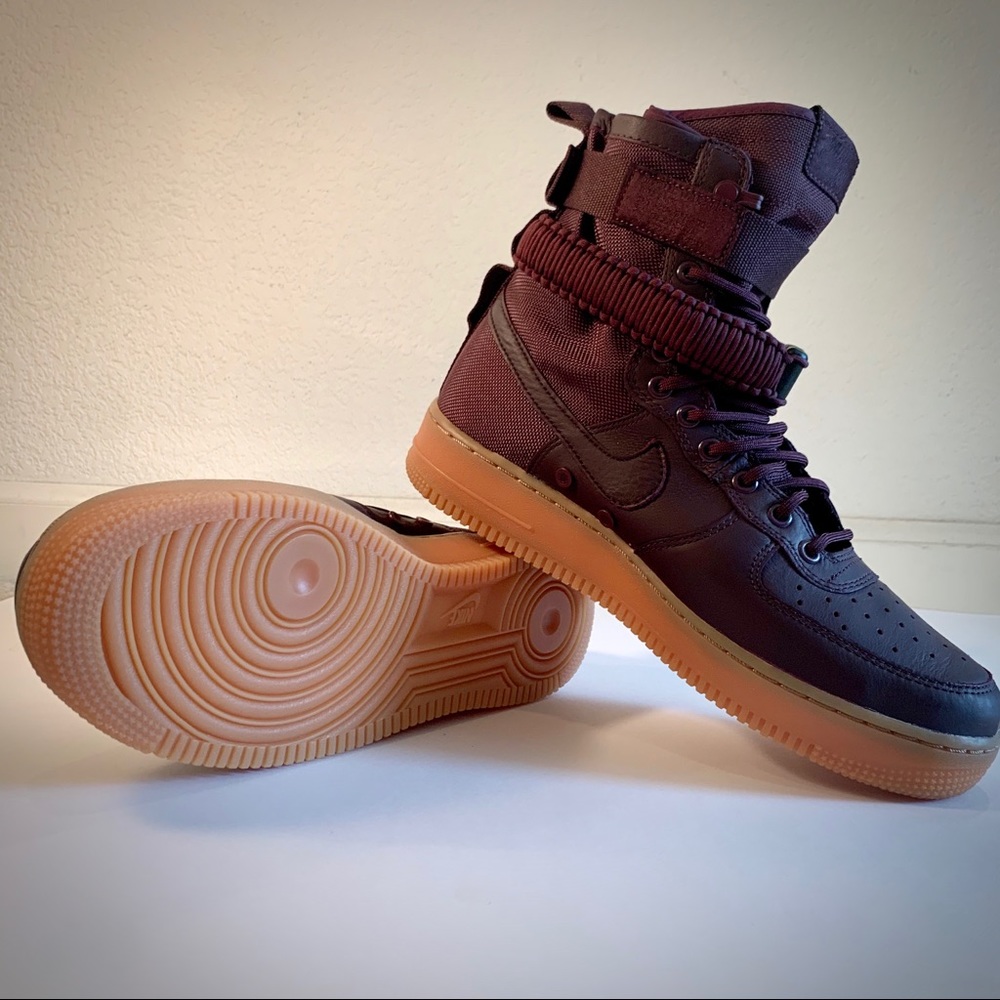 BRAND NEW SF Air Force 1 (Men’s US 9.5/UK 9)